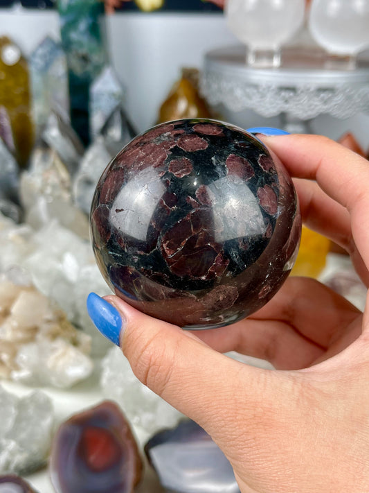 Garnet w/ Arfvedsonite and Astrophollyte Sphere